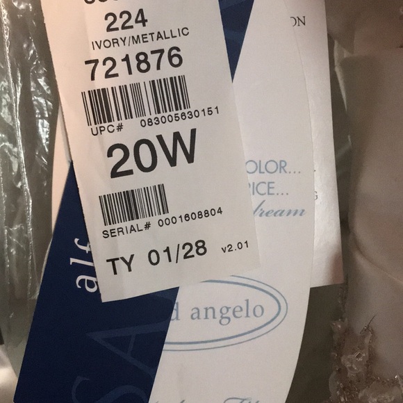 Alfred Angelo NWT Wedding Dress - Picture 5 of 16